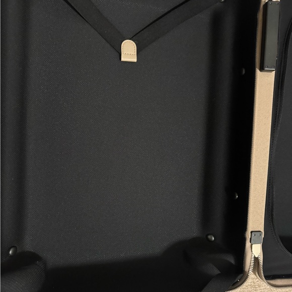 Beautiful suitcase excellent condition and ha little scattered - Picture 6 of 14